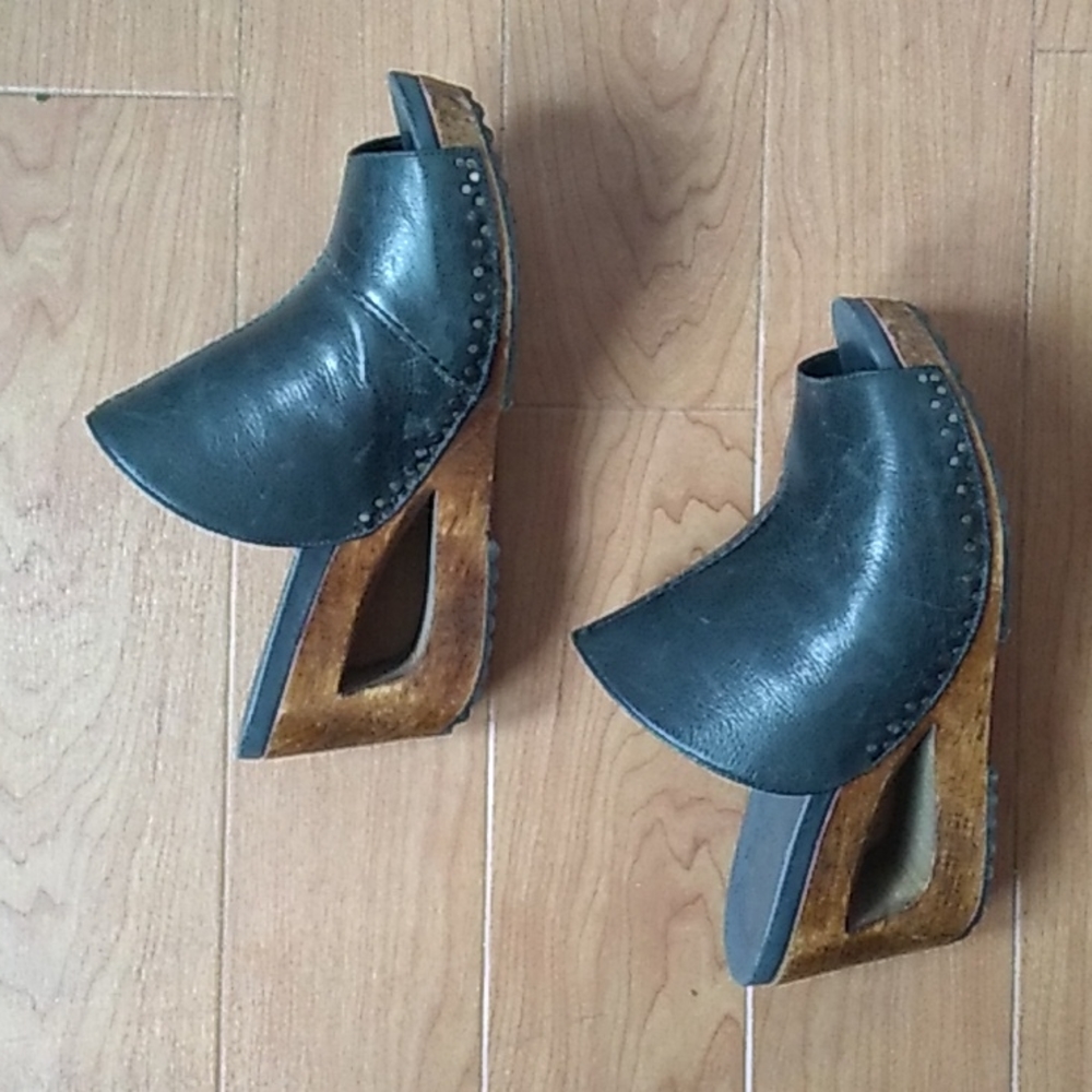 Dansko Clogs - Picture 2 of 6